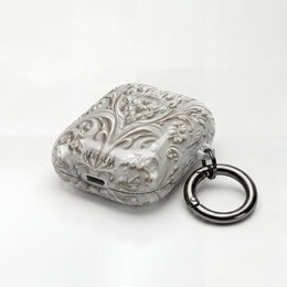 Estuche Damasco en Relieve para AirPods — Funda Protectora Ornamental Vintage